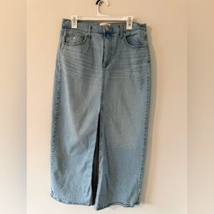 Universal Thread Light Blue Straight-Leg Jeans